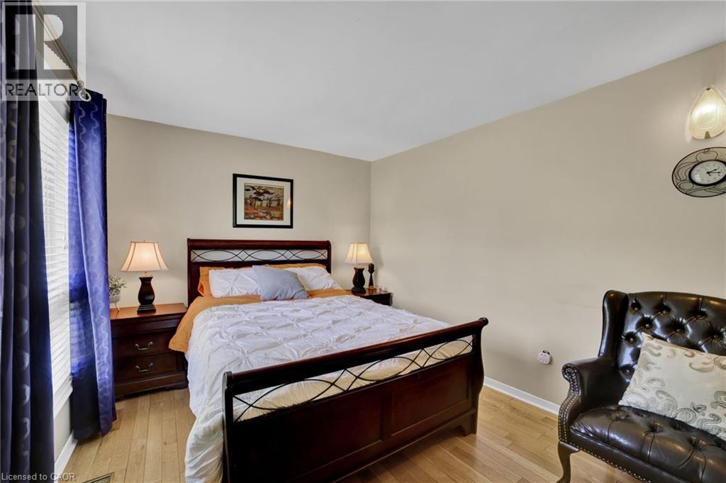 Photo 31 of 11 Weneil Drive, Freelton ON