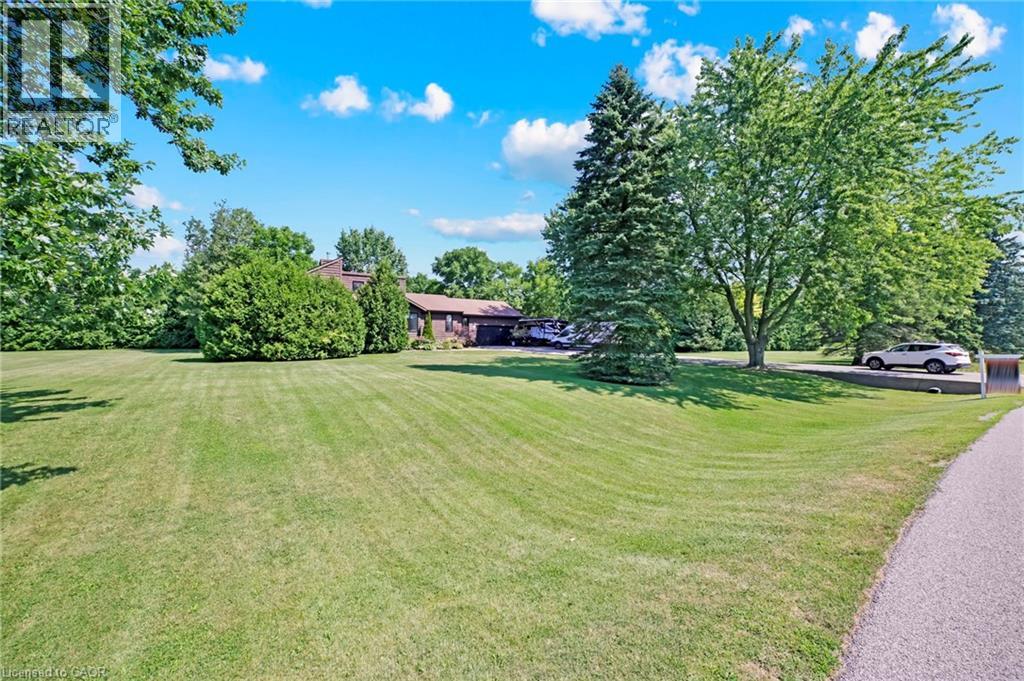 Photo 5 of 11 Weneil Drive, Freelton ON