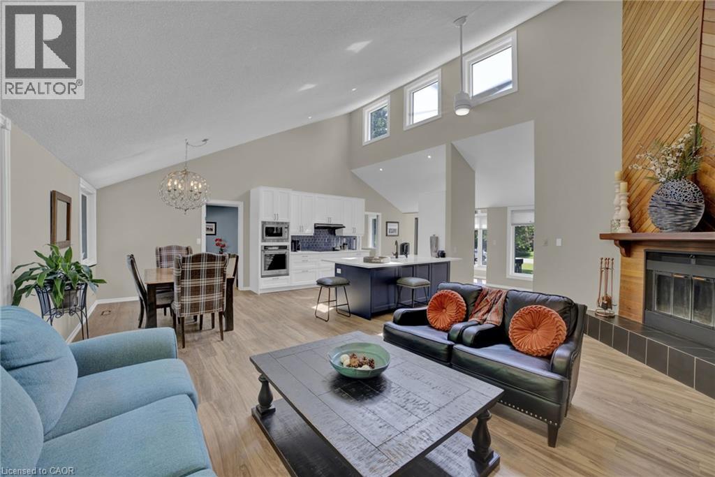 Photo 7 of 11 Weneil Drive, Freelton ON