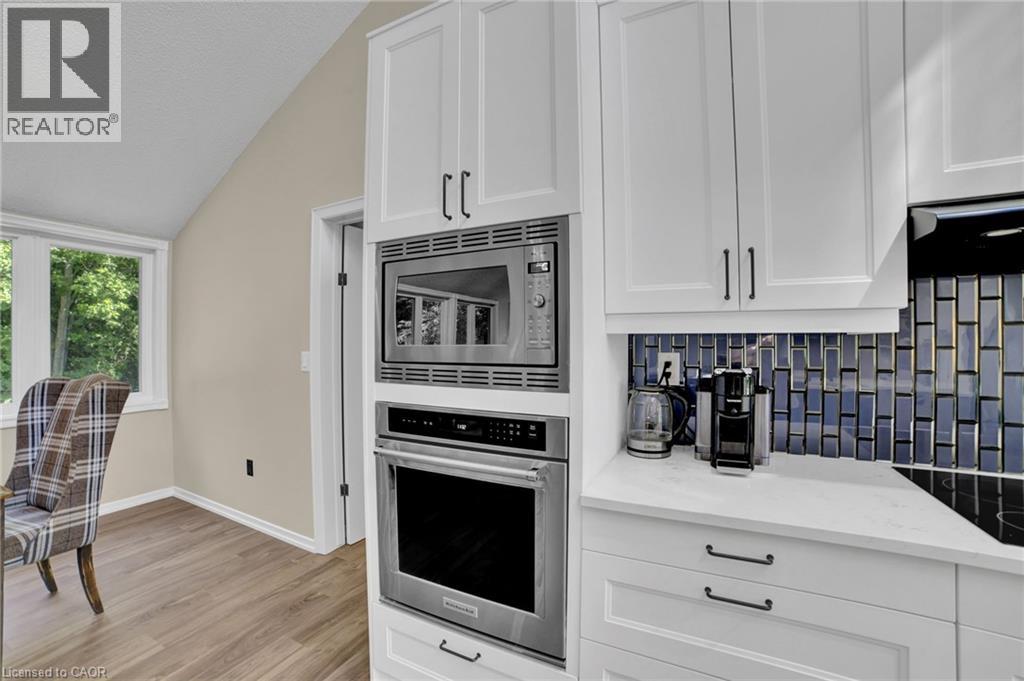Photo 19 of 11 Weneil Drive, Freelton ON