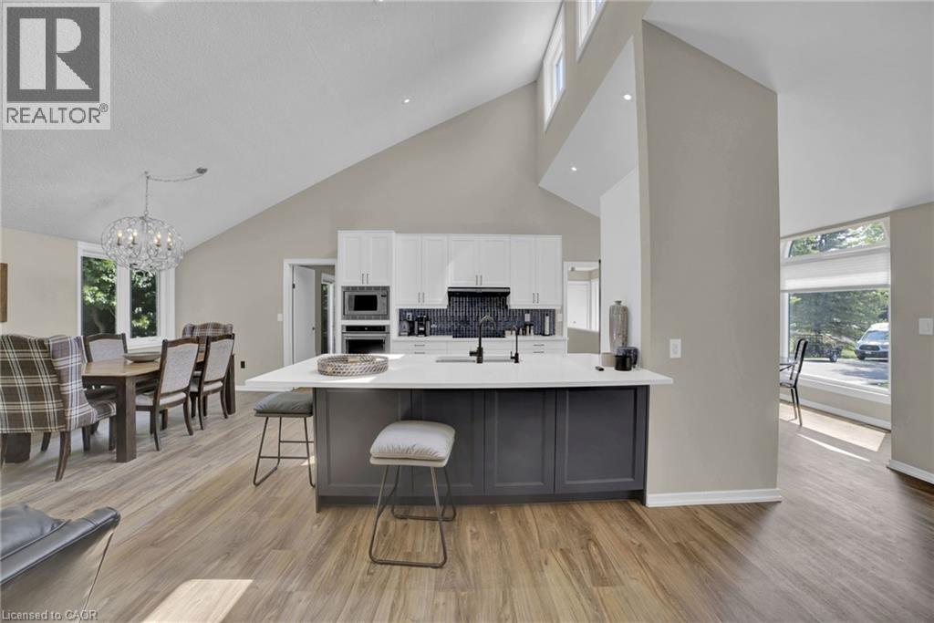 Photo 15 of 11 Weneil Drive, Freelton ON