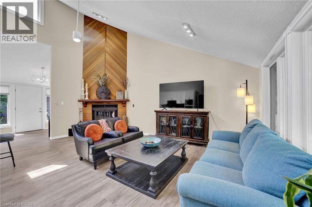 Photo 6 of 11 Weneil Drive, Freelton ON