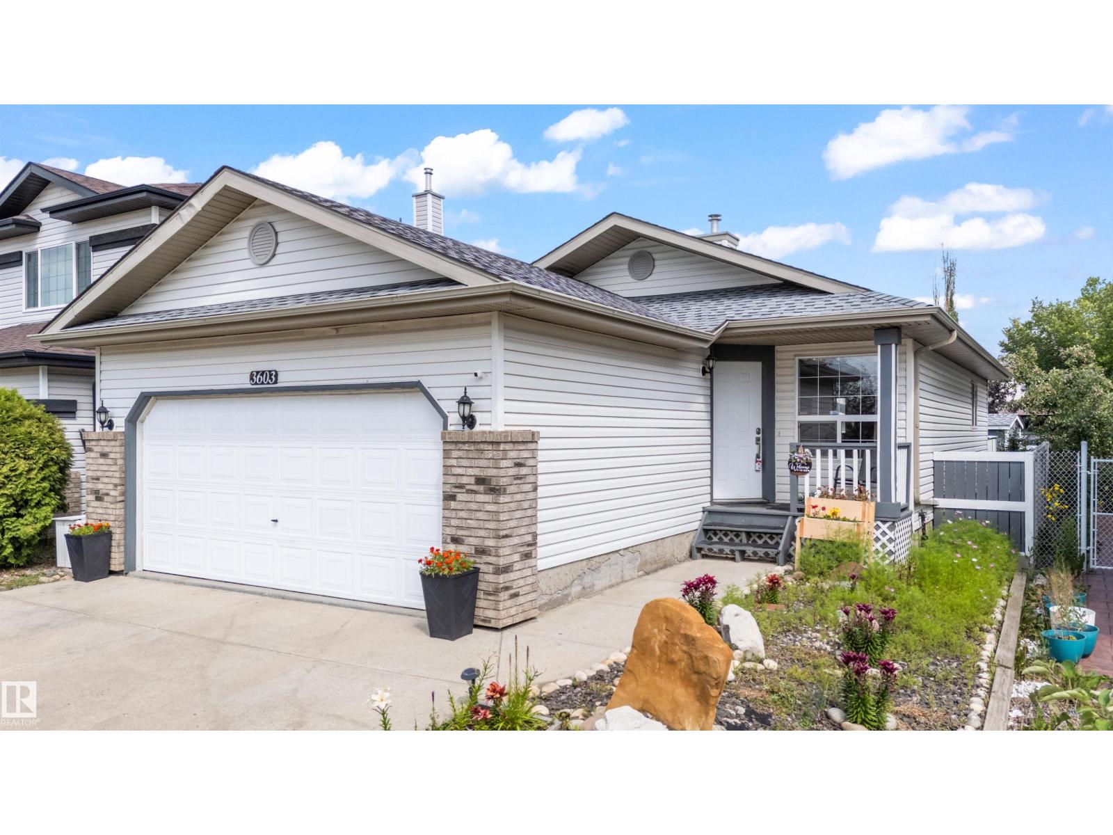 Photo 2 of 3603 23 St Nw, Edmonton AB