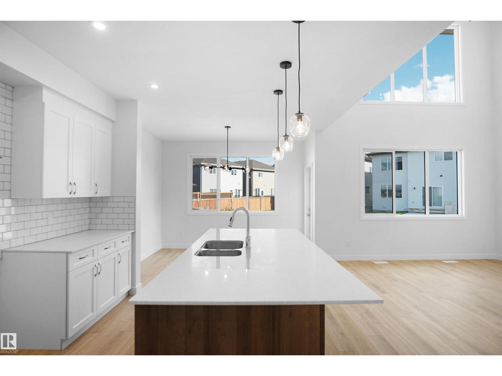 Photo 10 of 2603 15 Av Nw, Edmonton AB