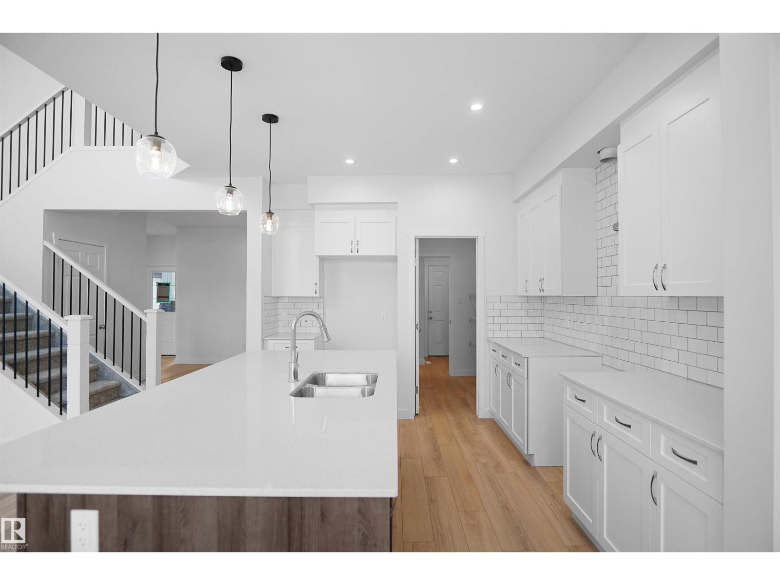 Photo 7 of 2603 15 Av Nw, Edmonton AB