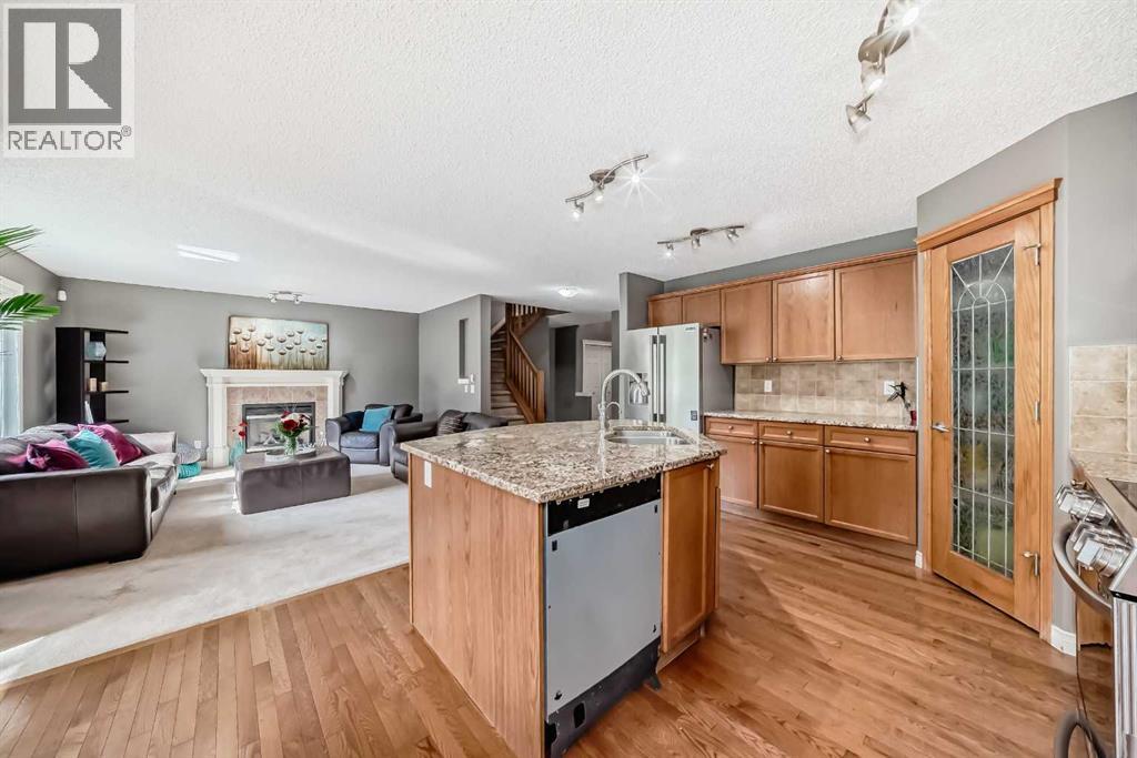 Photo 8 of 73 Crestmont Drive Sw, Calgary AB