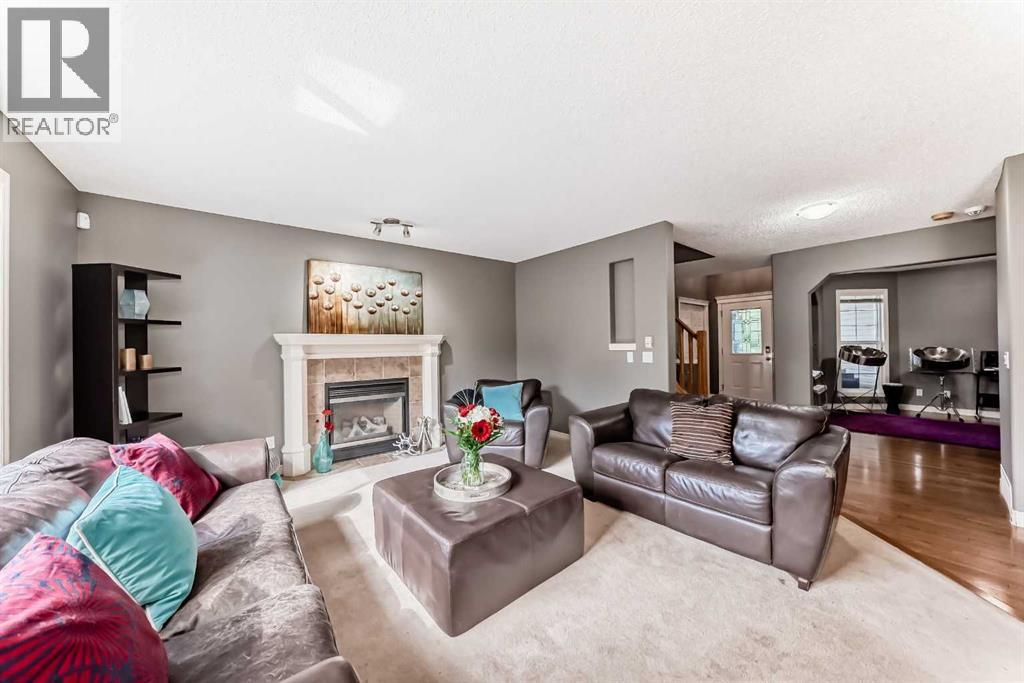 Photo 14 of 73 Crestmont Drive Sw, Calgary AB