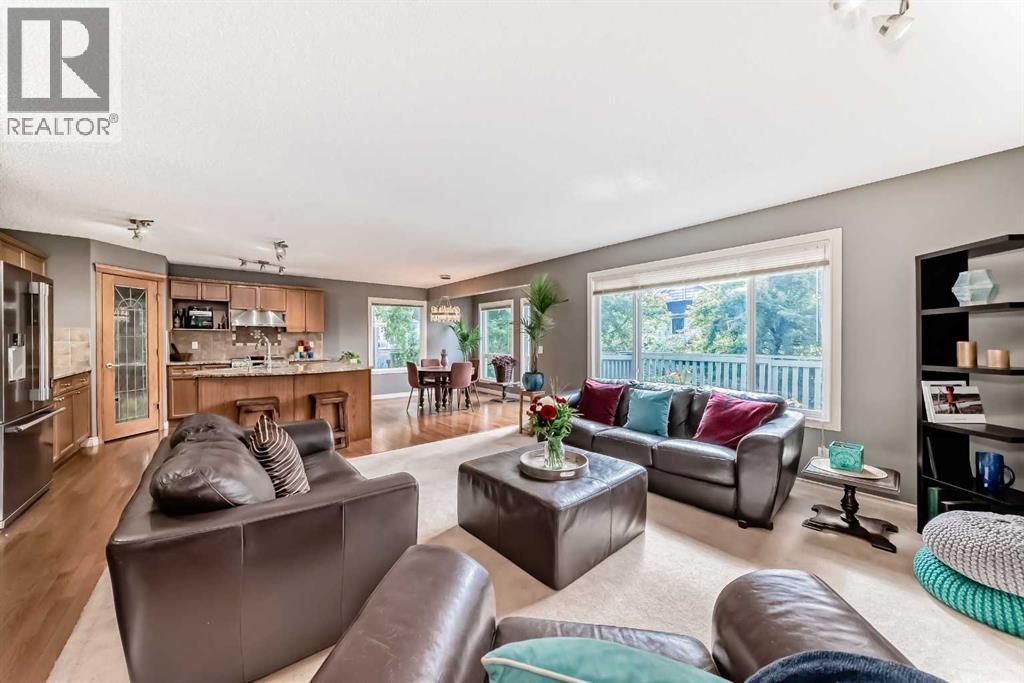 Photo 15 of 73 Crestmont Drive Sw, Calgary AB