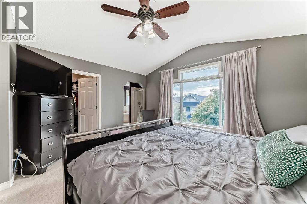 Photo 21 of 73 Crestmont Drive Sw, Calgary AB