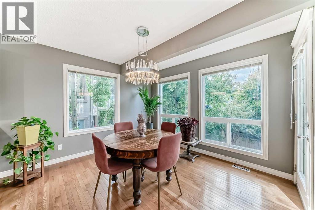 Photo 12 of 73 Crestmont Drive Sw, Calgary AB