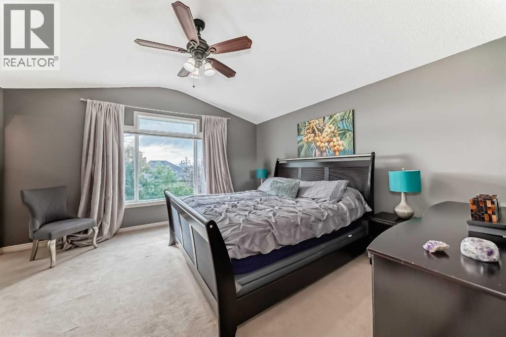 Photo 20 of 73 Crestmont Drive Sw, Calgary AB
