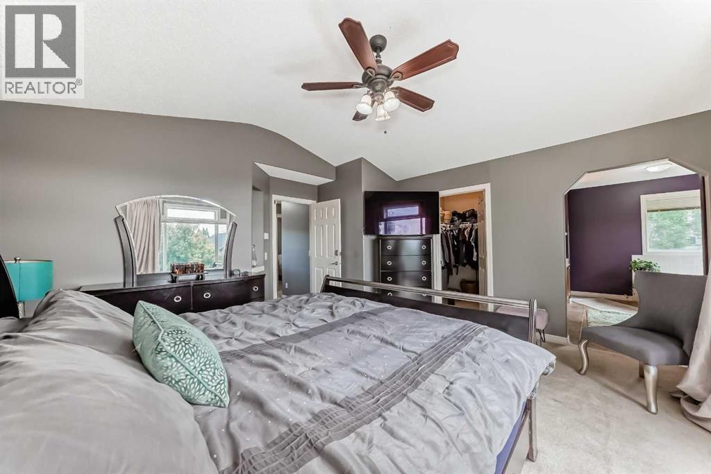 Photo 22 of 73 Crestmont Drive Sw, Calgary AB