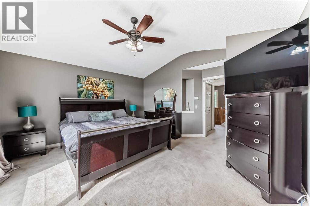 Photo 23 of 73 Crestmont Drive Sw, Calgary AB