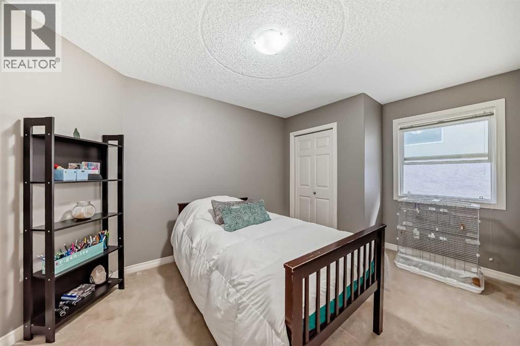 Photo 31 of 73 Crestmont Drive Sw, Calgary AB