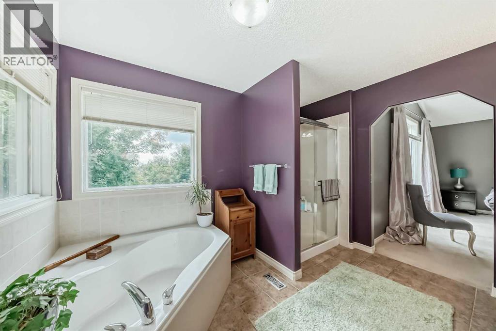 Photo 27 of 73 Crestmont Drive Sw, Calgary AB