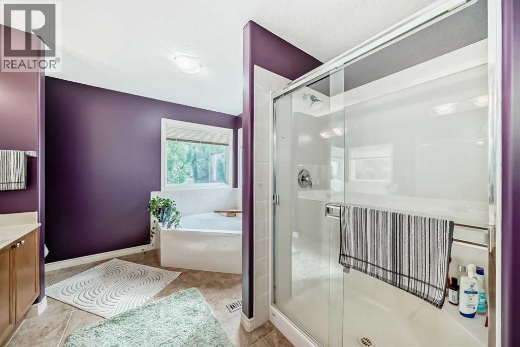 Photo 26 of 73 Crestmont Drive Sw, Calgary AB