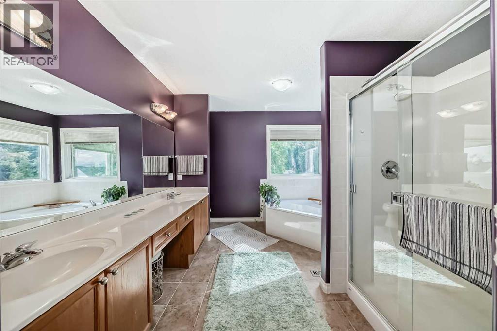 Photo 24 of 73 Crestmont Drive Sw, Calgary AB
