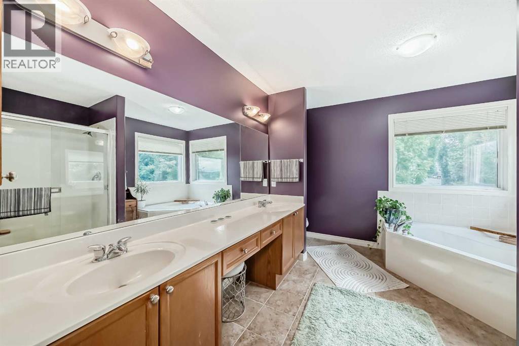Photo 25 of 73 Crestmont Drive Sw, Calgary AB