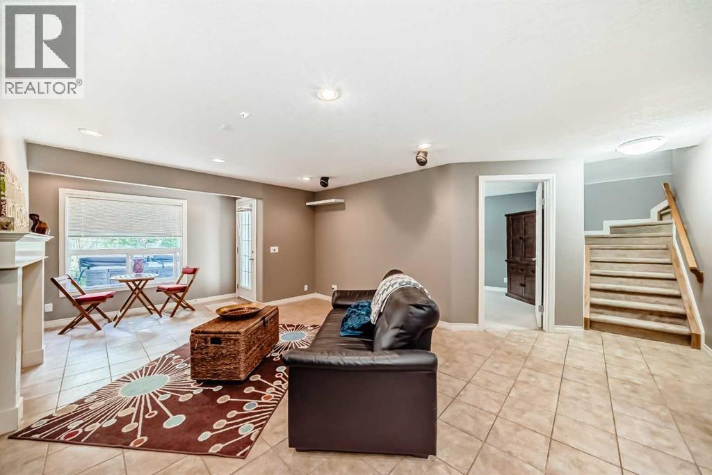 Photo 41 of 73 Crestmont Drive Sw, Calgary AB
