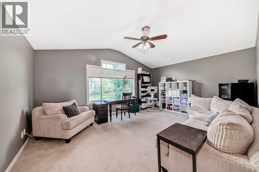 Photo 35 of 73 Crestmont Drive Sw, Calgary AB