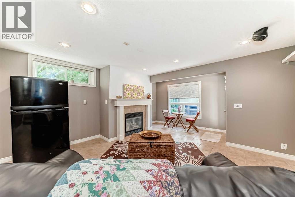 Photo 40 of 73 Crestmont Drive Sw, Calgary AB