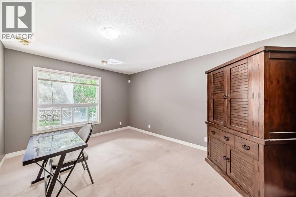 Photo 42 of 73 Crestmont Drive Sw, Calgary AB
