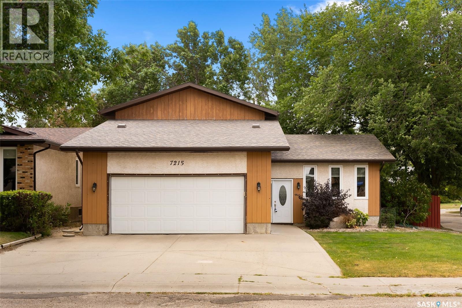 Photo 2 of 7215 Clipsham Avenue, Regina SK