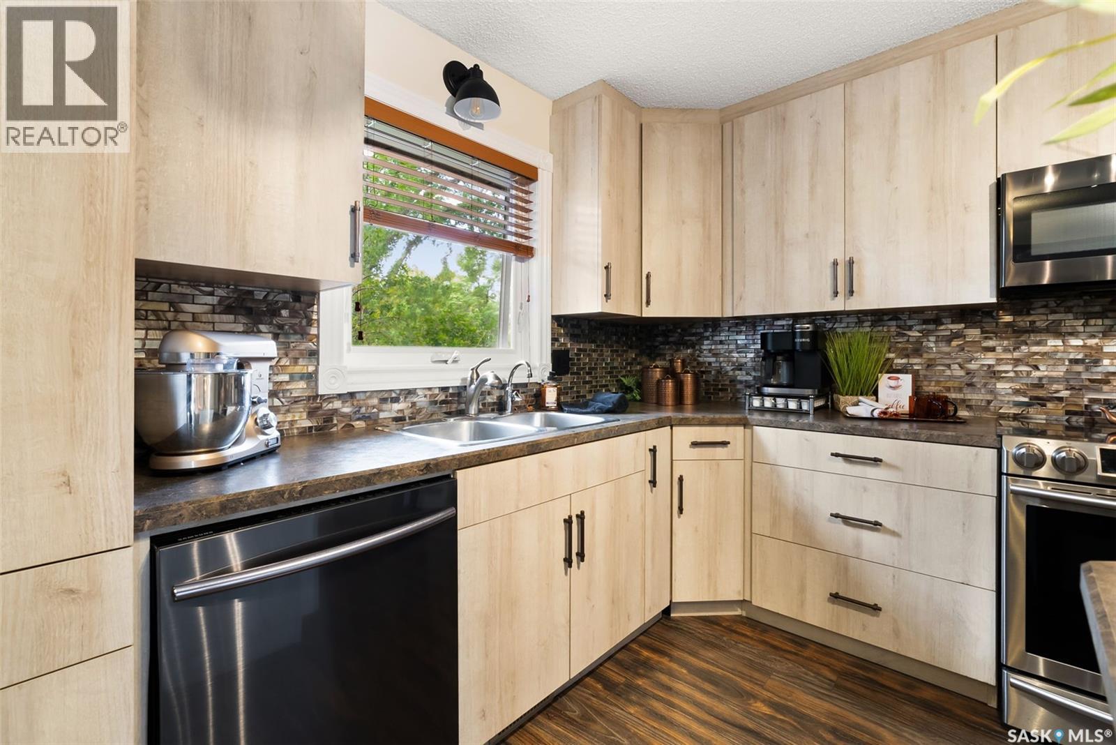 Photo 8 of 7215 Clipsham Avenue, Regina SK