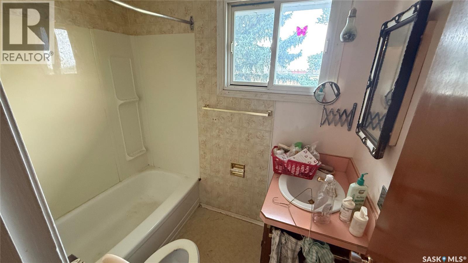 Photo 9 of 161 161 Rothwell Crescent, Regina SK