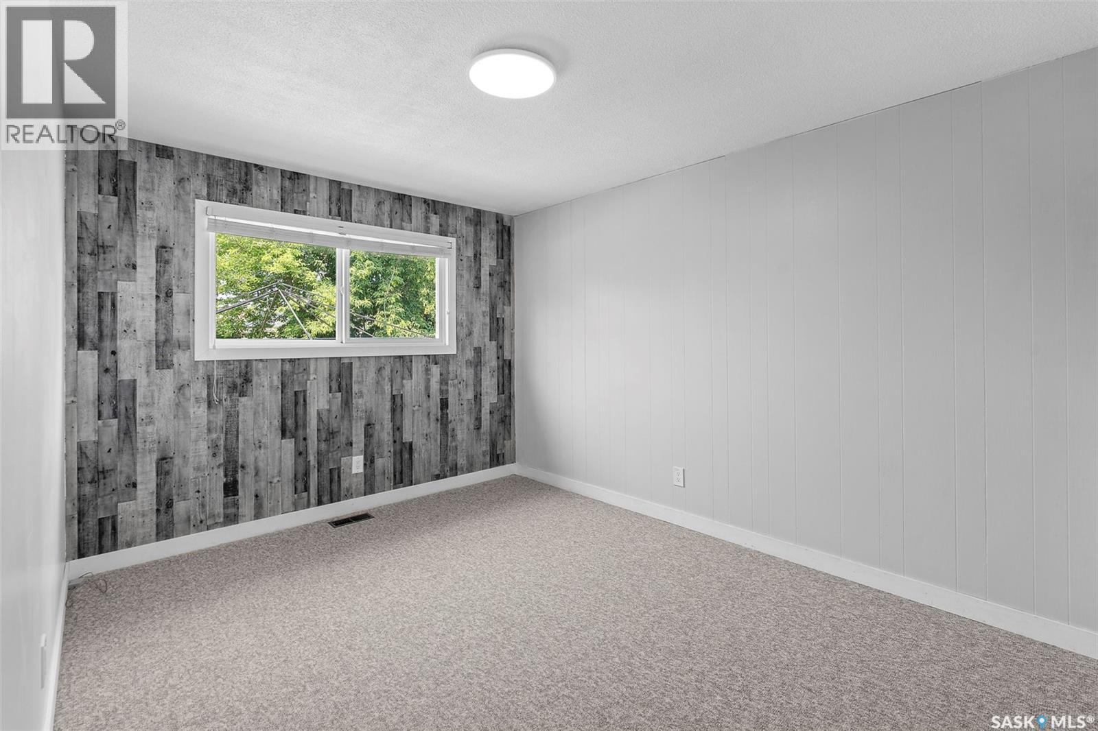 Photo 13 of 2914 33rd Street W, Saskatoon SK