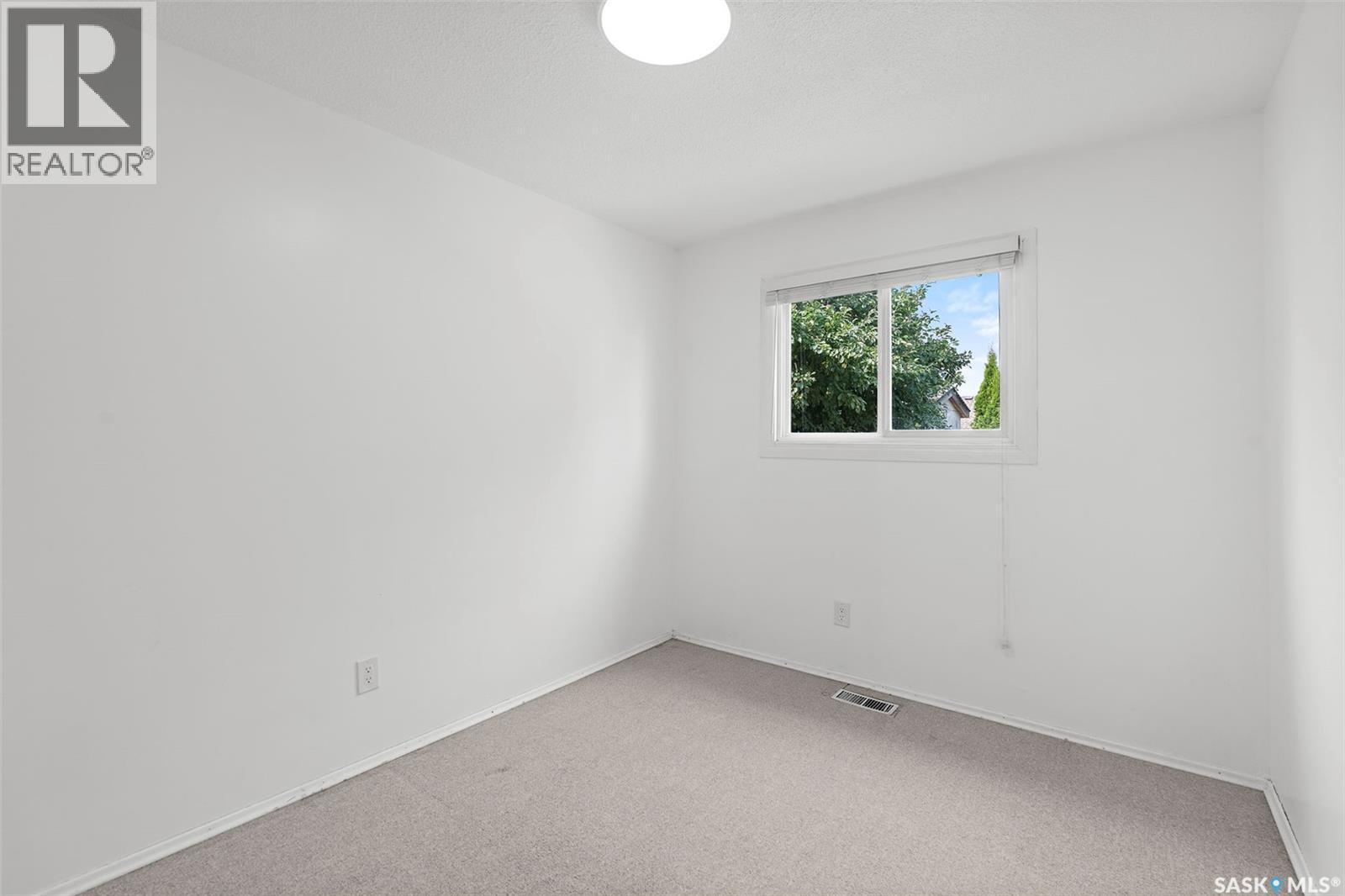 Photo 16 of 2914 33rd Street W, Saskatoon SK