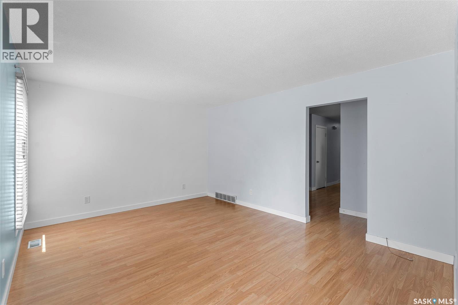 Photo 4 of 2914 33rd Street W, Saskatoon SK