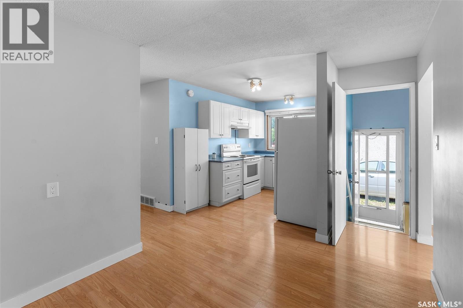 Photo 5 of 2914 33rd Street W, Saskatoon SK