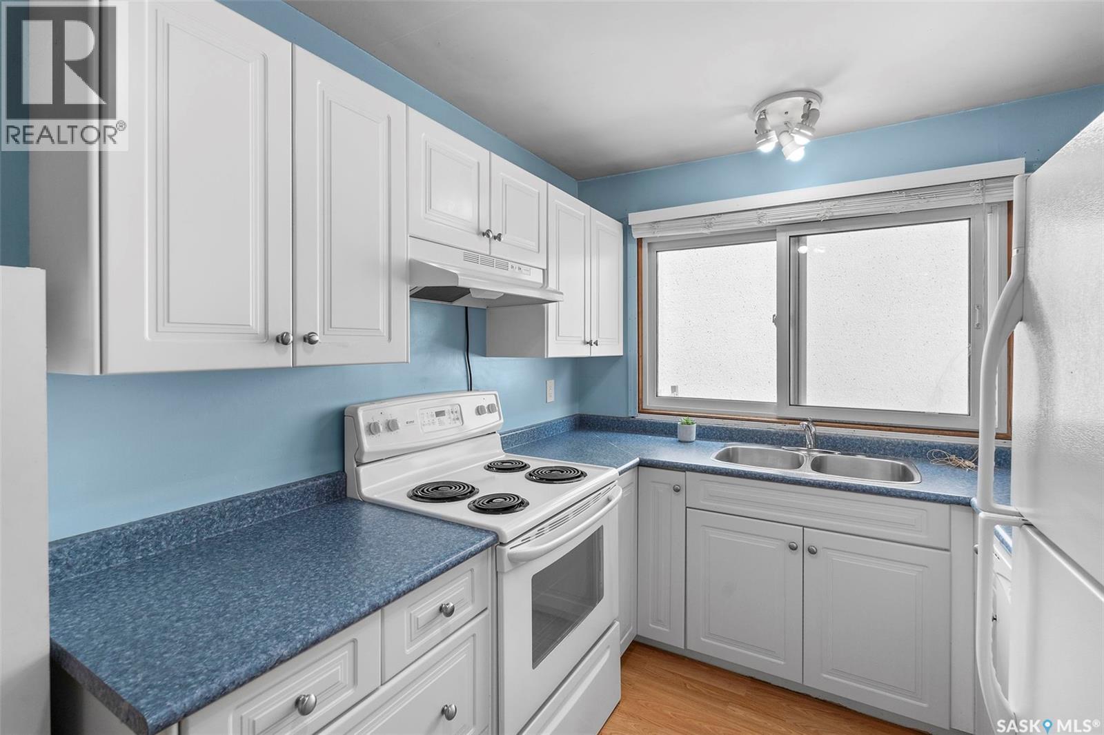 Photo 7 of 2914 33rd Street W, Saskatoon SK