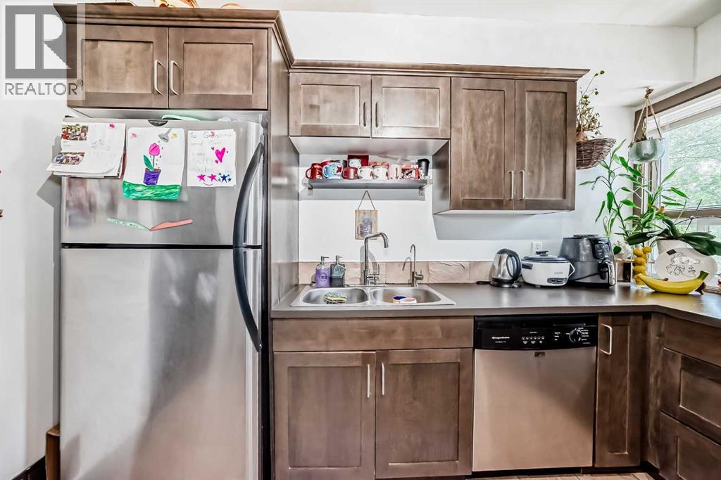 Photo 10 of 4 2121 26 Avenue Sw, Calgary AB