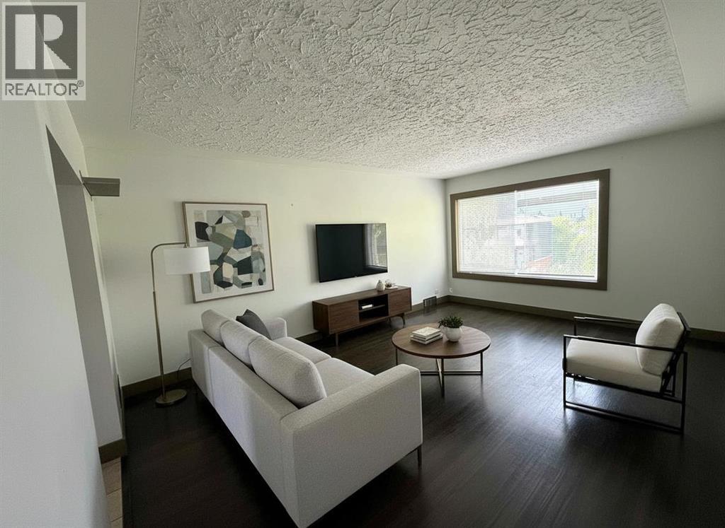 Photo 5 of 4 2121 26 Avenue Sw, Calgary AB