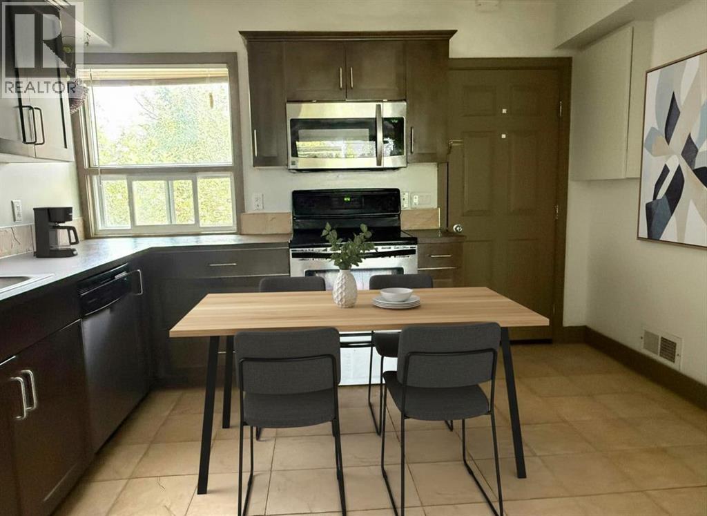 Photo 9 of 4 2121 26 Avenue Sw, Calgary AB