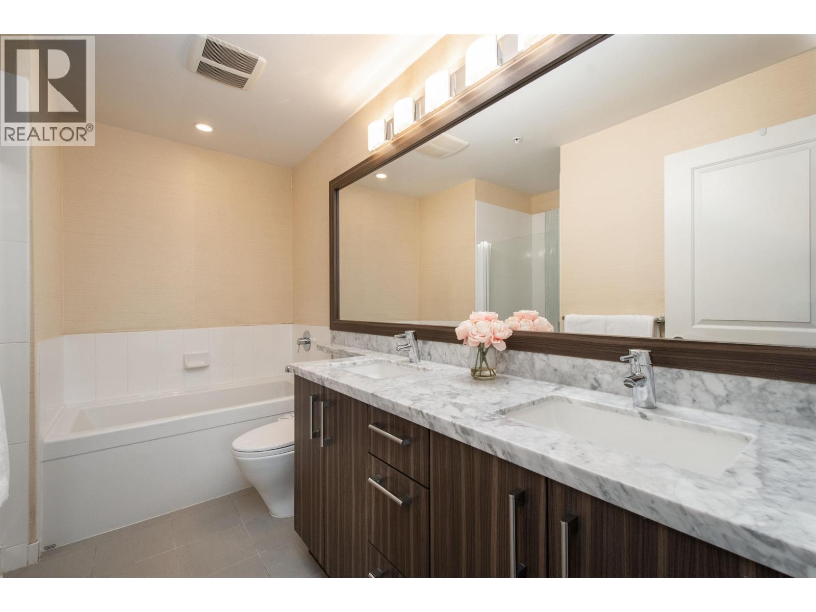 Photo 20 of 116 119 W 22nd Street, North Vancouver BC