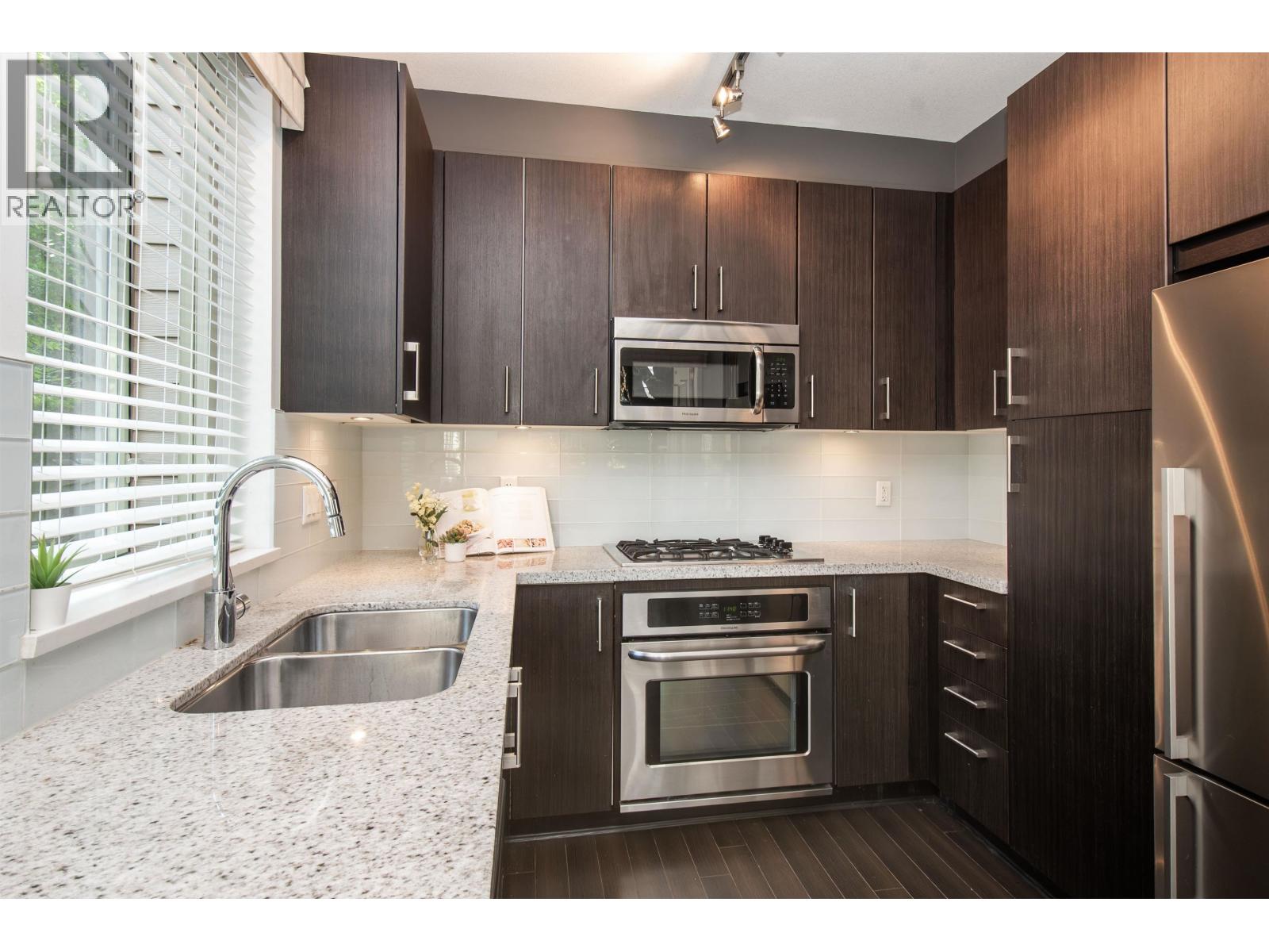 Photo 10 of 116 119 W 22nd Street, North Vancouver BC