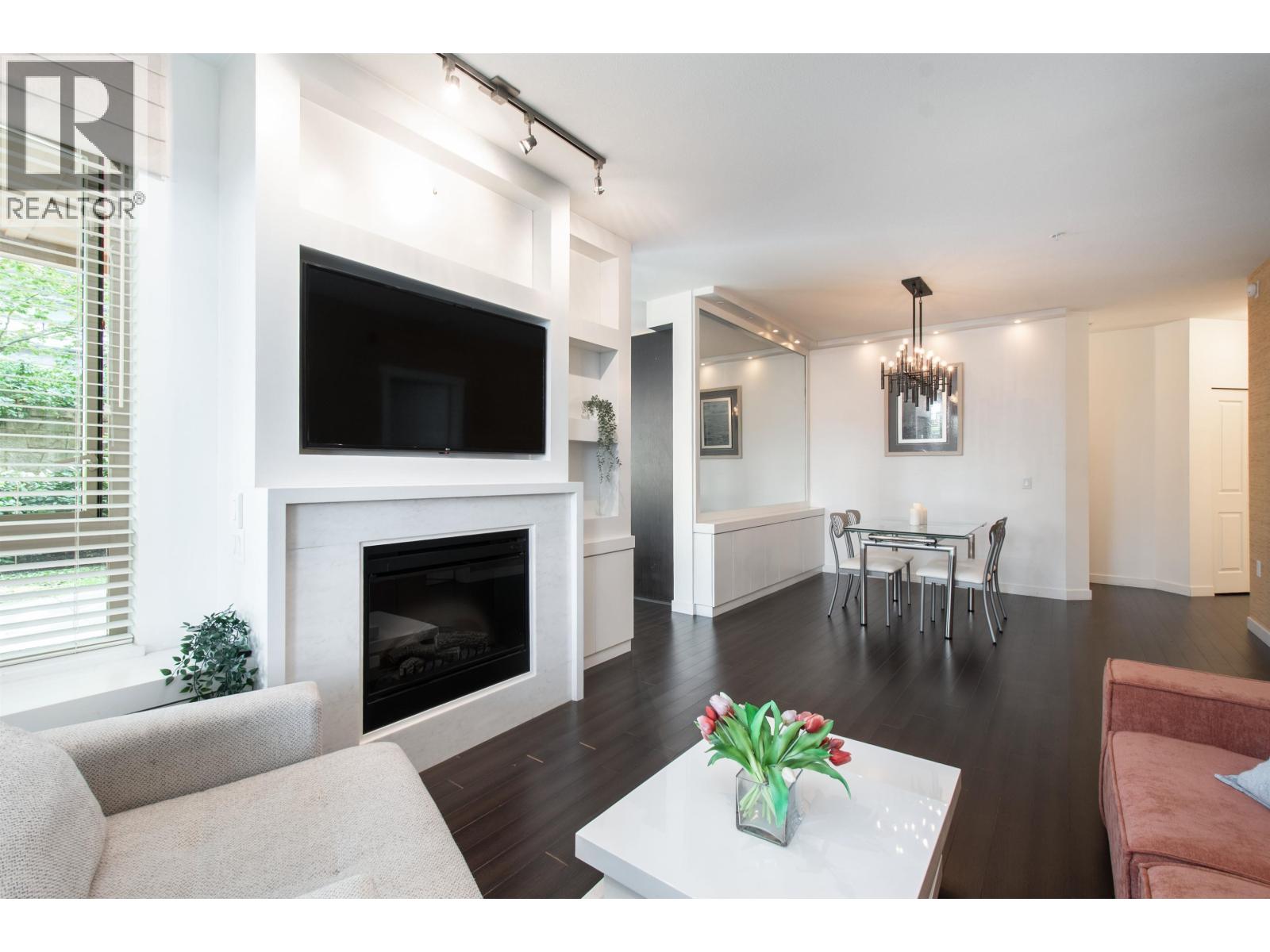 Photo 4 of 116 119 W 22nd Street, North Vancouver BC