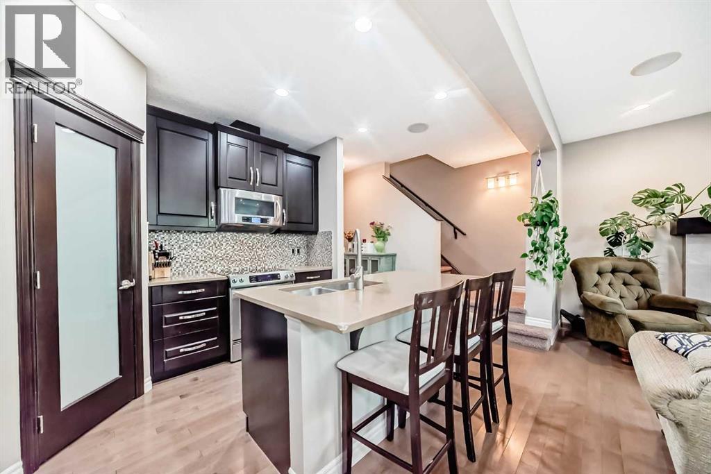 Photo 5 of 582 River Heights Crescent, Cochrane AB