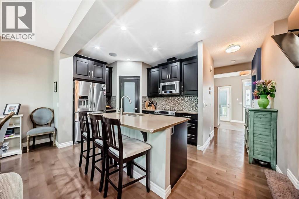 Photo 8 of 582 River Heights Crescent, Cochrane AB