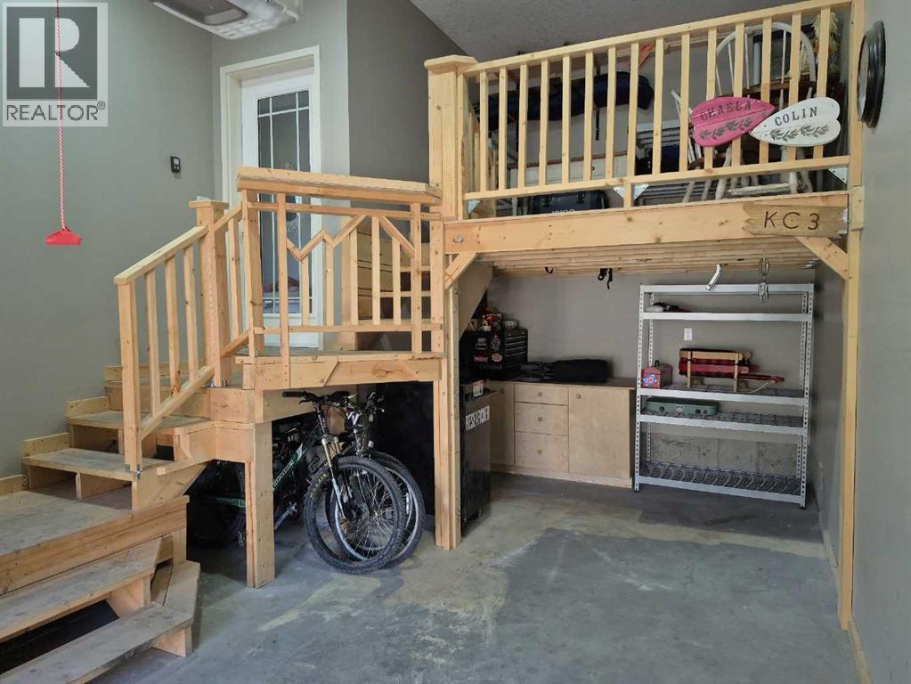 Photo 33 of 582 River Heights Crescent, Cochrane AB