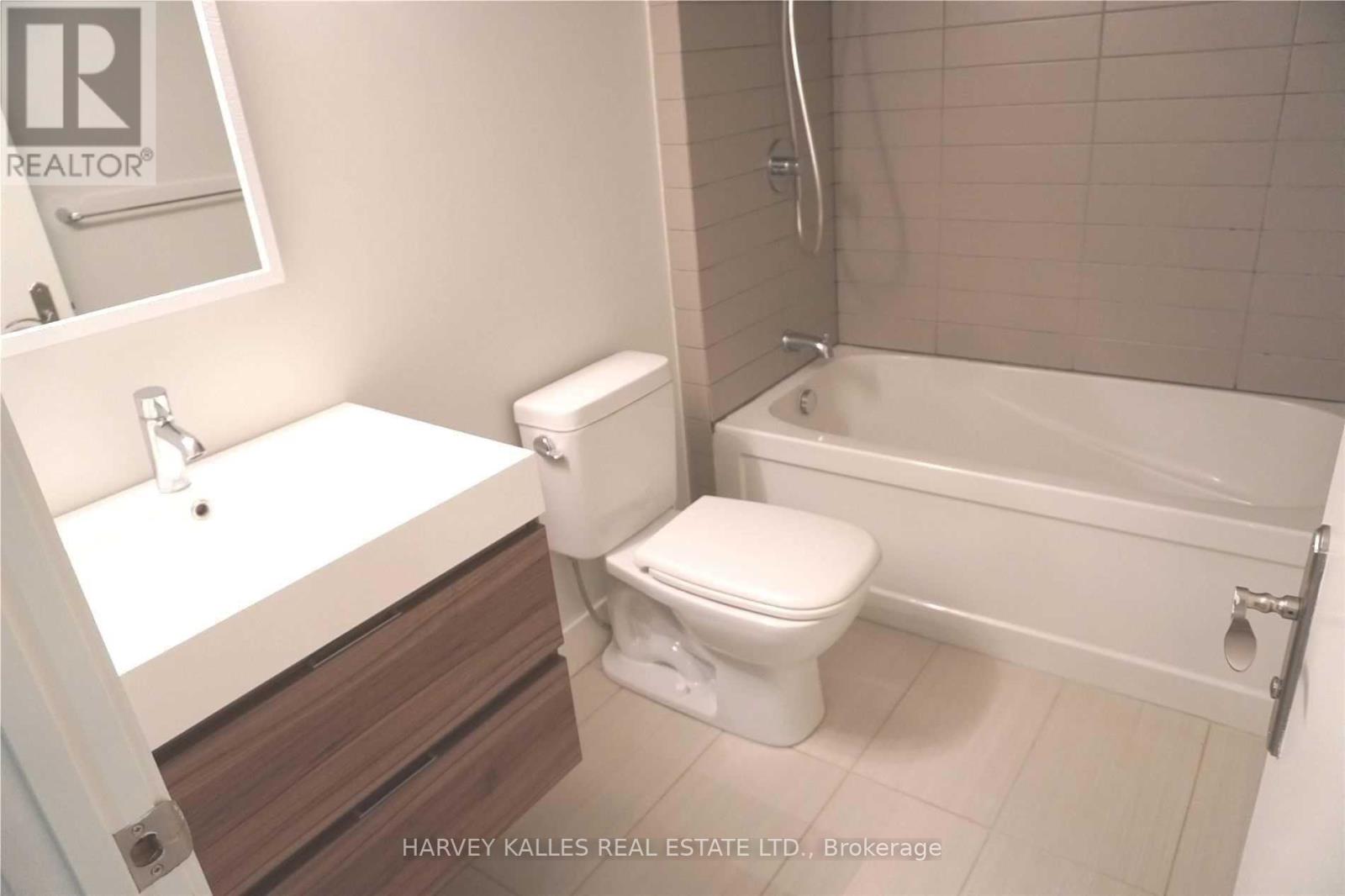 Photo 17 of 318 Lytton Boulevard, Toronto ON