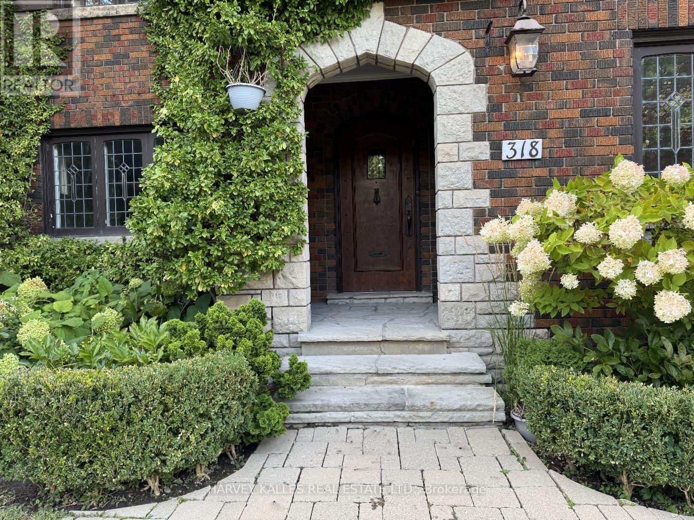 Photo 2 of 318 Lytton Boulevard, Toronto ON