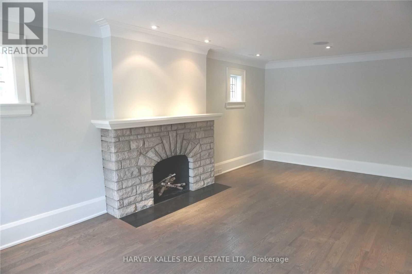 Photo 4 of 318 Lytton Boulevard, Toronto ON