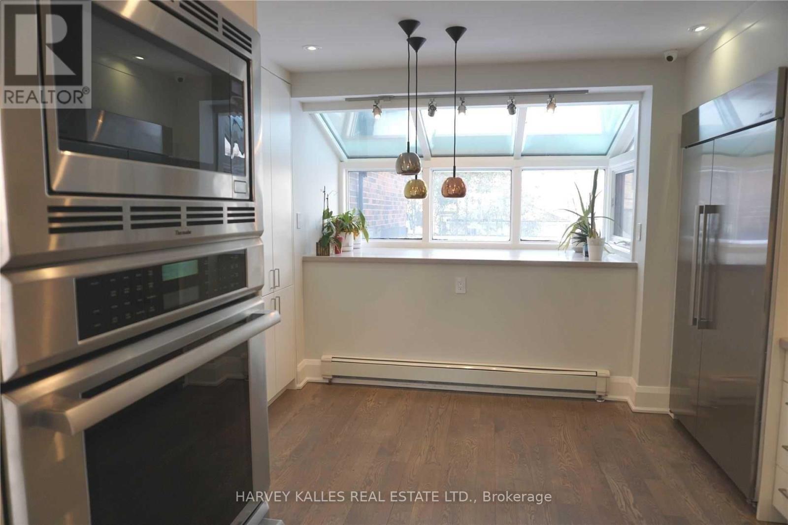 Photo 5 of 318 Lytton Boulevard, Toronto ON