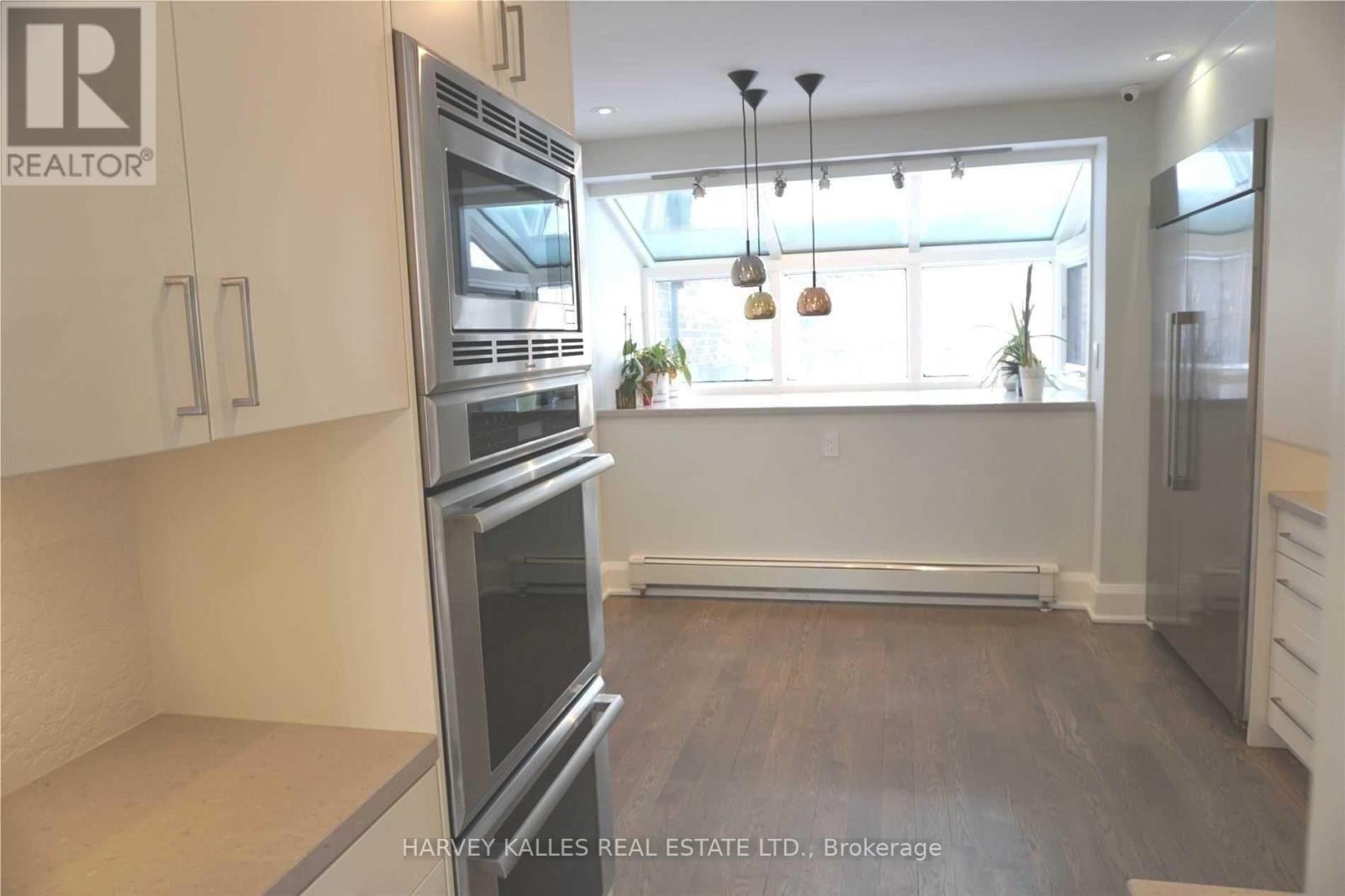 Photo 7 of 318 Lytton Boulevard, Toronto ON