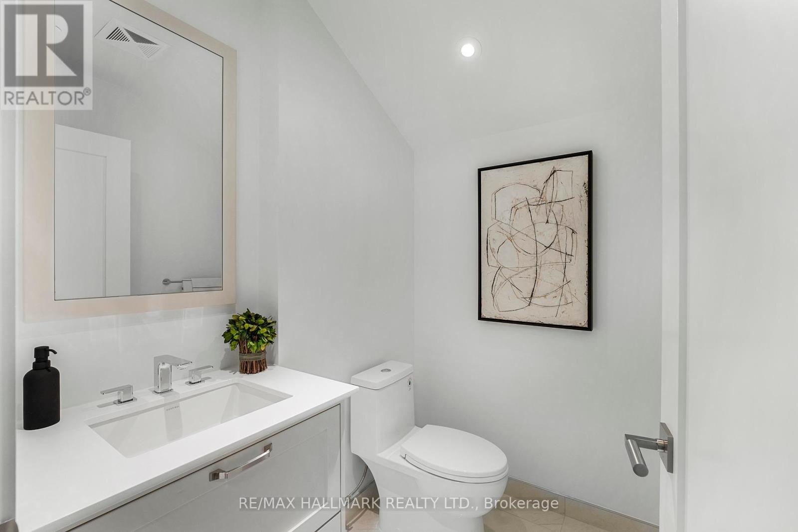 Photo 11 of 516 480 Front Street W, Toronto ON