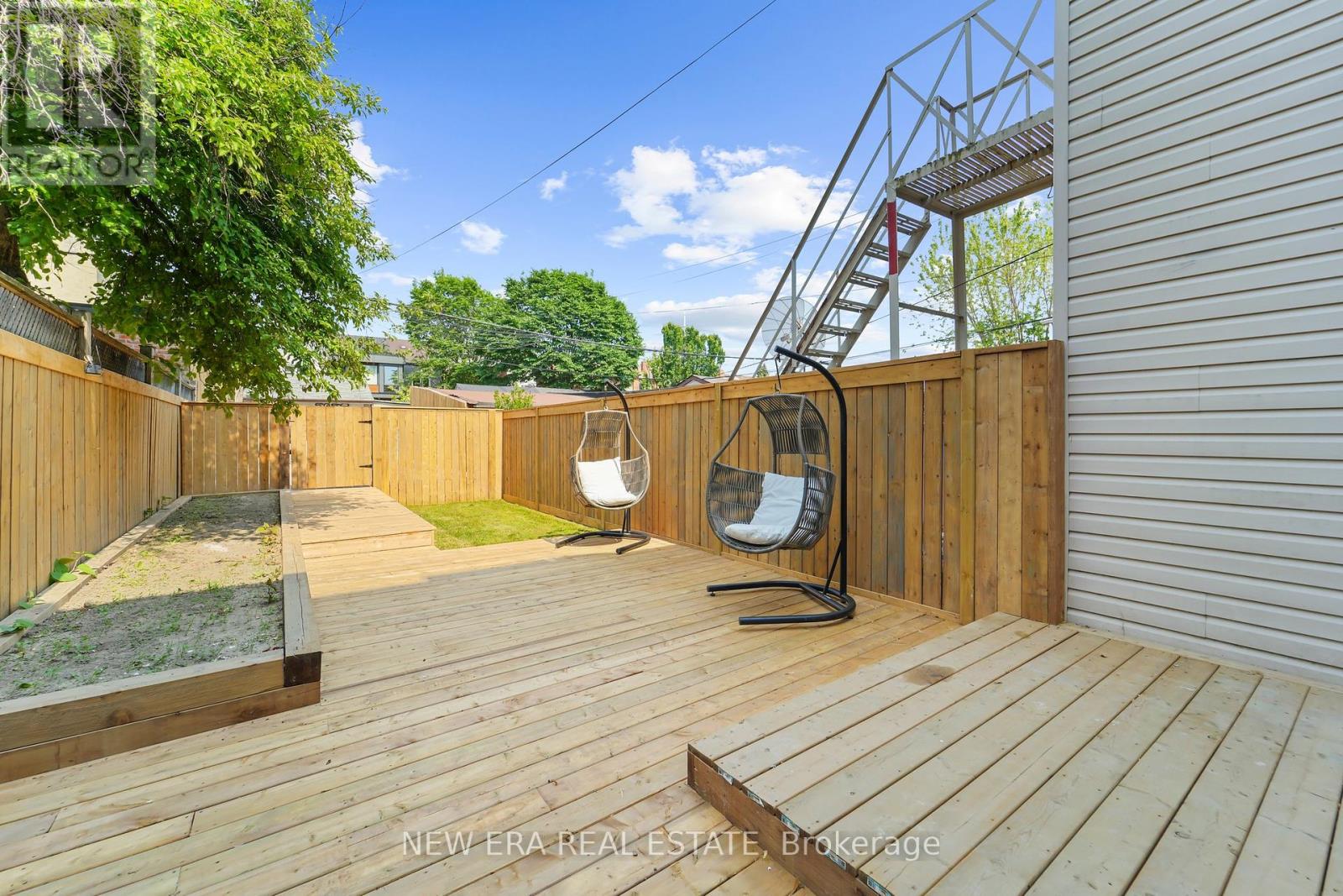 Photo 33 of 113 Bellwoods Avenue, Toronto ON
